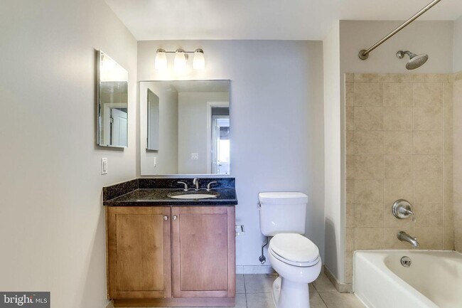 Building Photo - Modern 1BR Condo at The Phoenix with Premi...