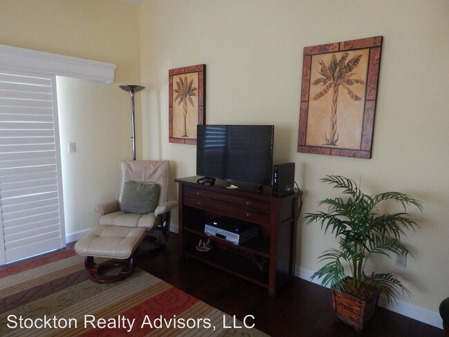 Building Photo - 2 br, 2 bath House - 109 Bayshore Dr. Unit 10
