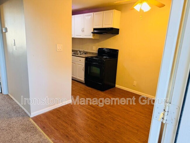 Building Photo - 109 S 9th St