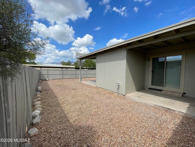 Building Photo - 3325 E Blacklidge Dr