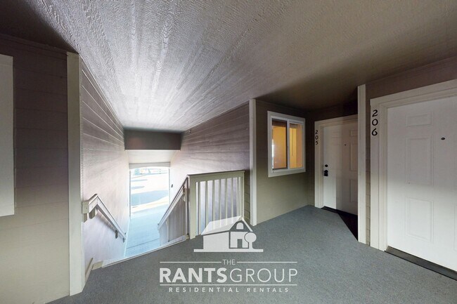 Building Photo - New Paint Throughout! Call today to schedule a tour!