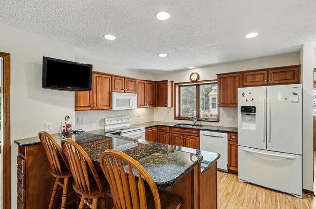 Building Photo - 5649 Woodstock Dr