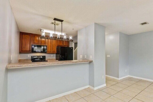 Building Photo - Exquisitely Renovated End Unit Townhome Ju...