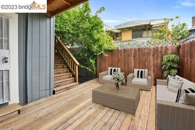 Lovely, bright, sunny outdoor space - 836 7th Ave