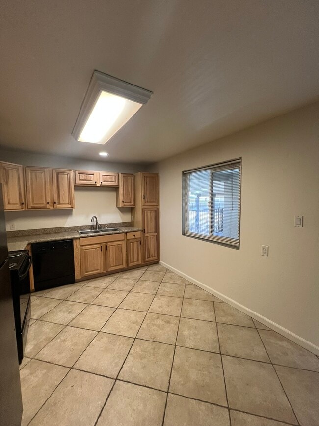 Building Photo - 3344 Sandy Way