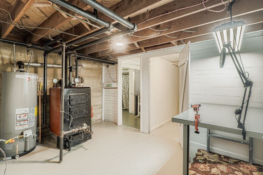 Building Photo - 1655 Jasmine St