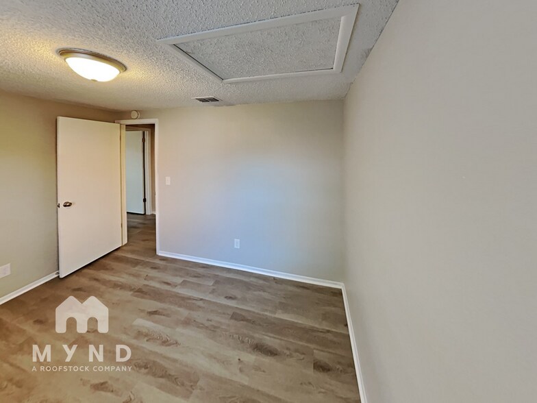 Building Photo - 7606 Woodland Oaks Ct