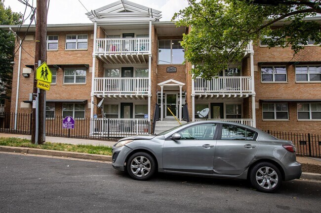 Building Photo - Charming 2 BR/2 BA Condo in Barry Farms!