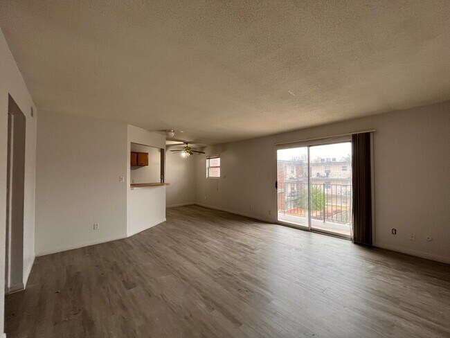 Building Photo - 320 Landing