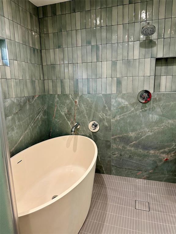 Building Photo - 2507 East Side Dr