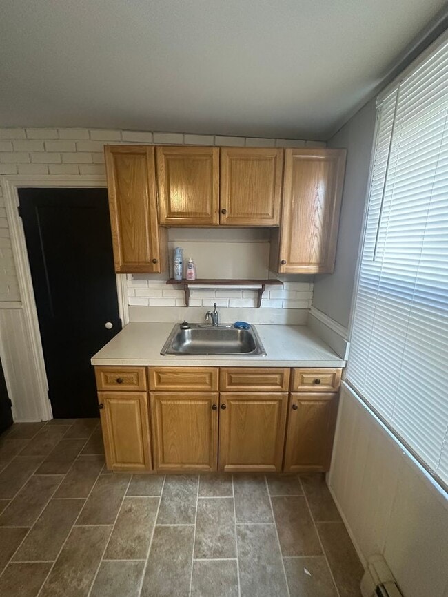 Building Photo - 451 Cherry St