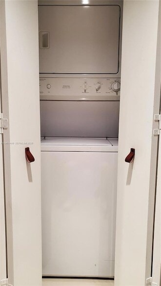 Building Photo - 690 SW 1st Ct