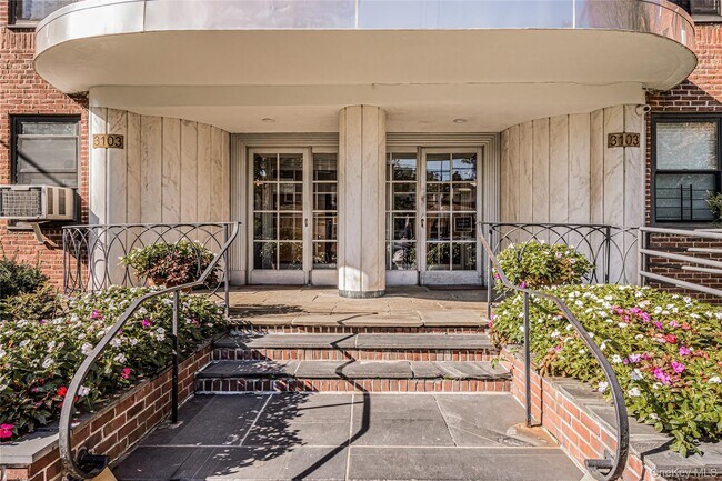 Primary Photo - 3103 Fairfield Ave