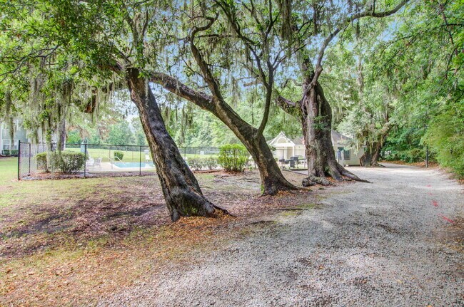 Building Photo - **2347 Tall Sail Dr Unit 201A - Available Now ** FULLY FURNISHED TWO BEDROOM CONDO, UTILITIES INC...