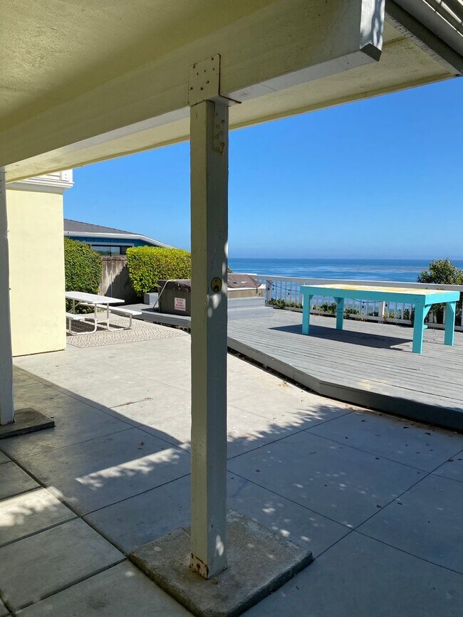 Building Photo - 6557 Del Playa Dr