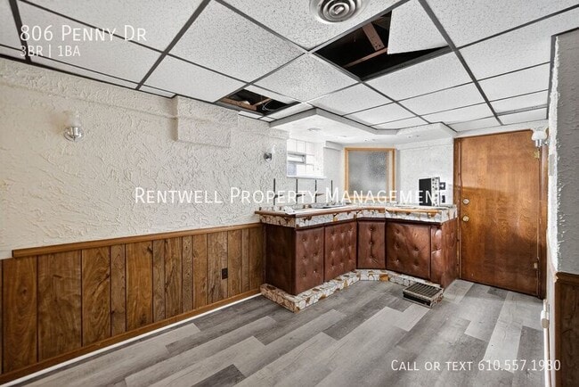 Building Photo - 806 Penny Dr