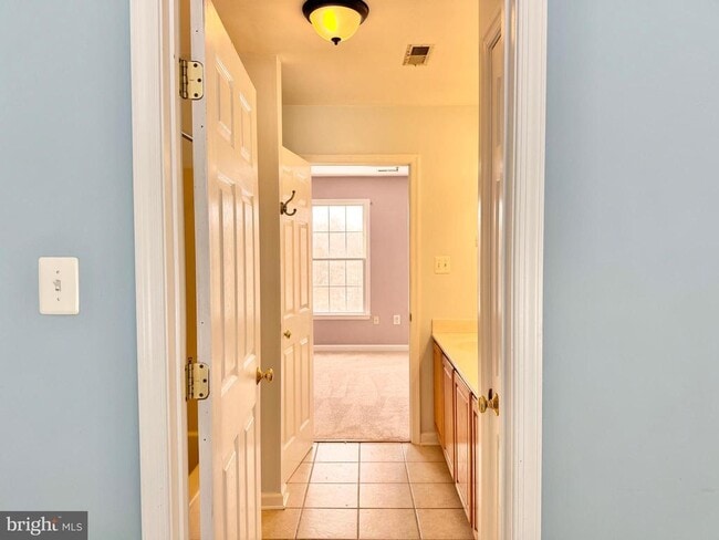 Building Photo - 31 Willowmere Ct