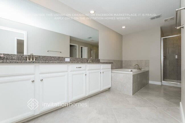 Building Photo - 2889 Coach Manors Way