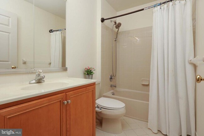 Building Photo - 11 Wedgewood Ct