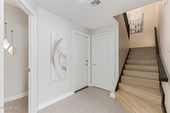 Building Photo - 1413 W Coral Reef Dr