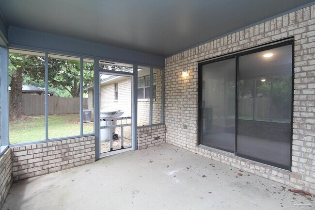 Building Photo - 7649 Old Hickory Dr