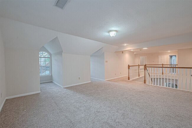Building Photo - 1327 W Forest Dr