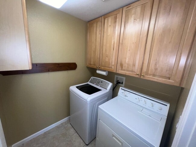 Building Photo - 2076 Mataro Way