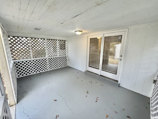 Building Photo - 6368 Leamont Dr