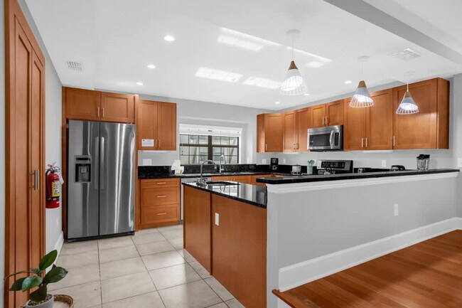 Building Photo - 14590 Damai Ln