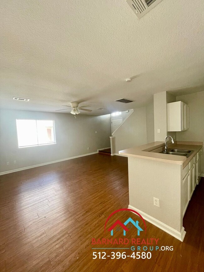 Building Photo - Available Mid July: Well maintained Duplex with Garage and Yard- Close to TX State Bus Stop!
