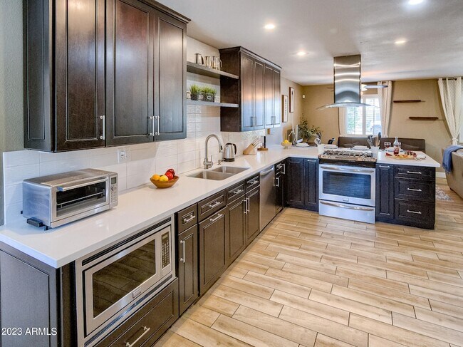 Building Photo - 2301 N 81st Pl