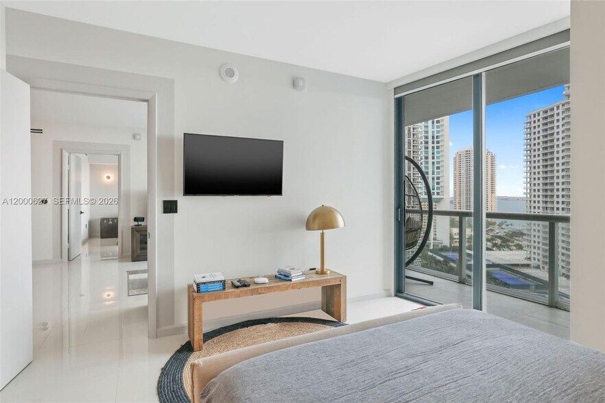 Building Photo - 465 Brickell Ave