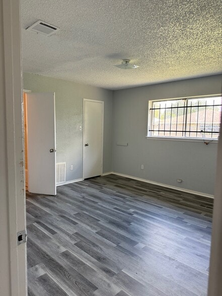 Building Photo - 12111 Mosscrest Dr