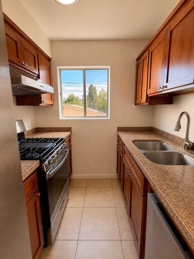 Building Photo - 1027 Coronado Ter