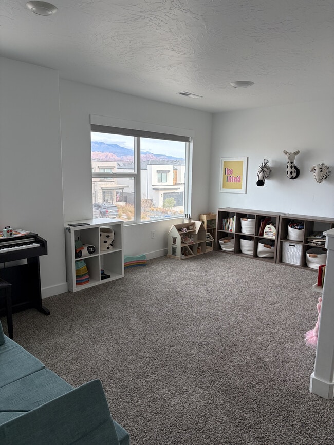 Building Photo - 1583 E Star Spgs Dr