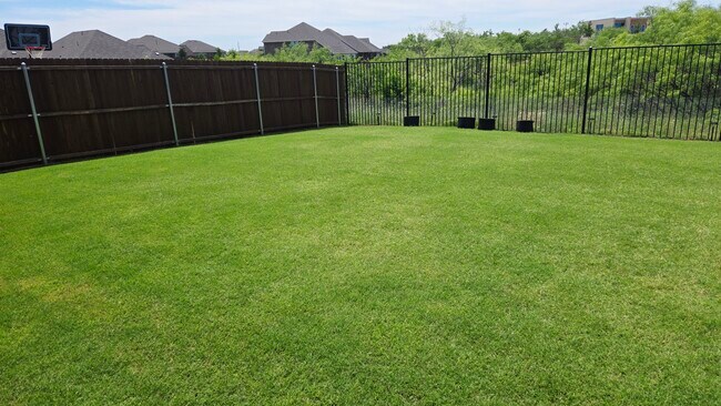 Building Photo - 3321 Kingsdown Dr