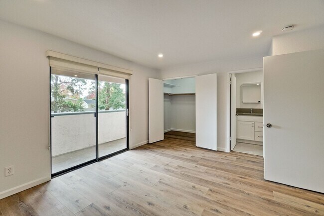 Building Photo - Recently upgraded Condo in a highly desirable location in Sunnyvale.