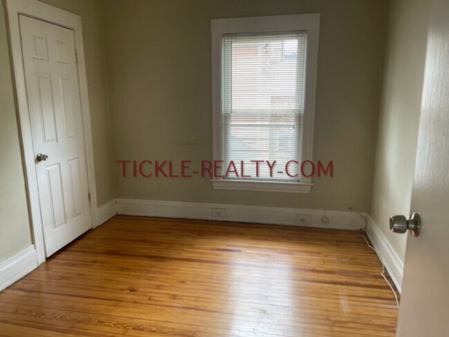 Building Photo - 2-4 Whalin Street