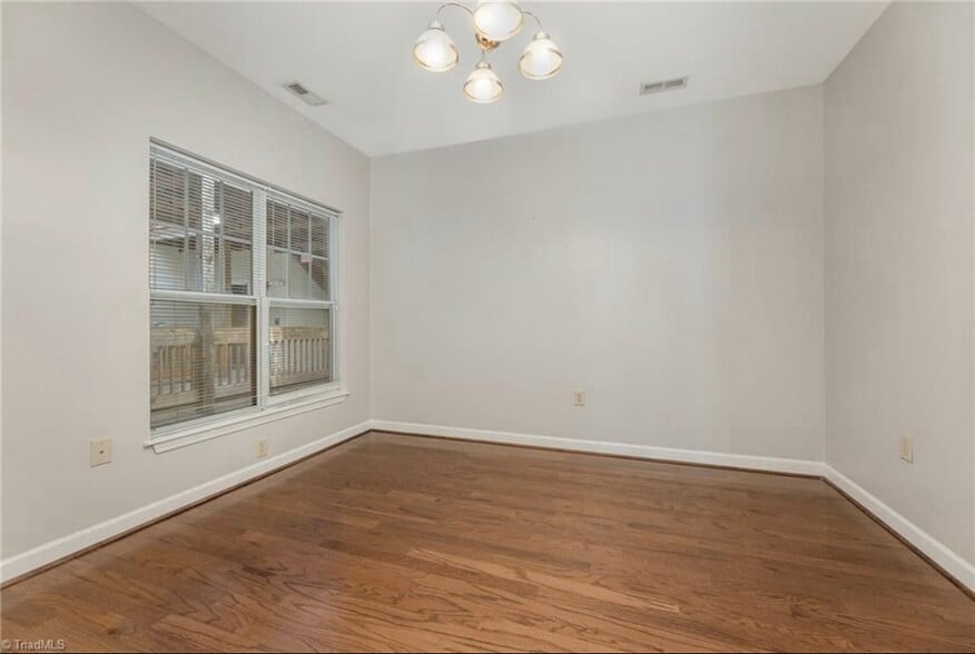 Building Photo - 102 Campus Walk Trl