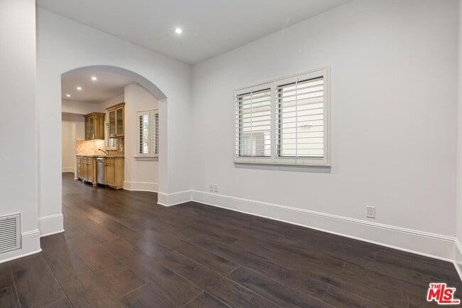 Building Photo - 133 S Spalding Dr