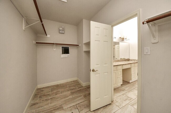 Building Photo - 6314 Holly Canyon Ct