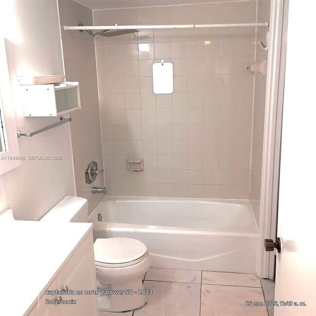 Building Photo - 1470 NE 123rd St