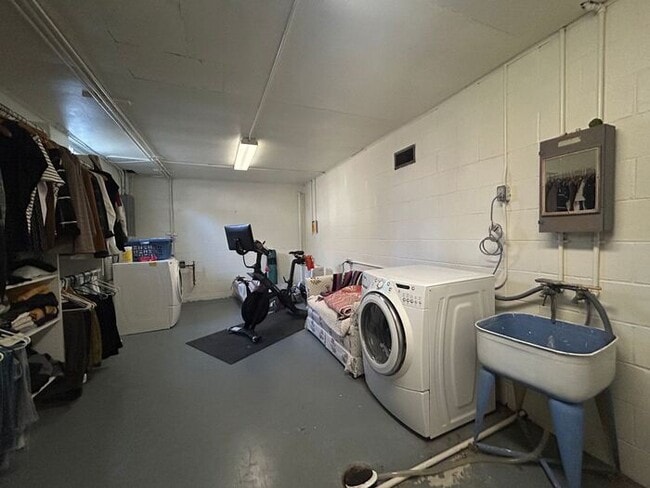 Building Photo - $1,800 | 2 Bedroom, 1 Bathroom Home | No Pets Allowed | Available for August 14th, 2026 Move In!