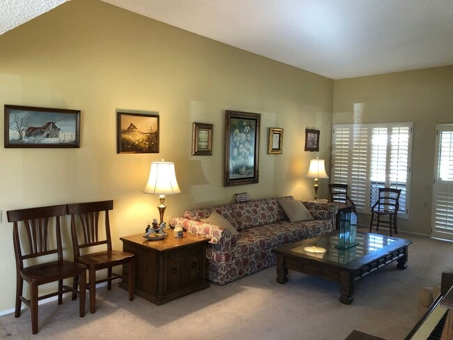 Building Photo - Lovely home with all the comforts of home. Short or Long term furnished term furnished or unfurni...