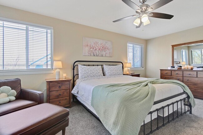 Building Photo - Fully Furnished 5 Bedroom Home in Eagle Id...