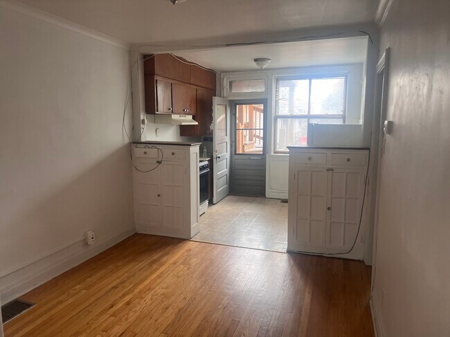 Building Photo - 5907 W Arthington St