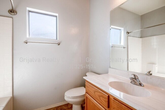 Building Photo - Lovely Newer 3 Bedroom, 2 Bath House for R...