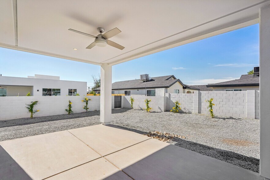 Building Photo - 910 E Roma Ave