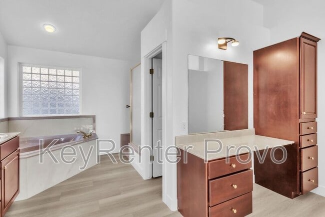 Building Photo - 1559 Oak Cliff Dr