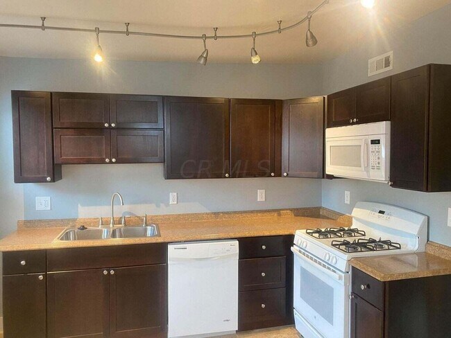 Building Photo - 484 E Columbus St